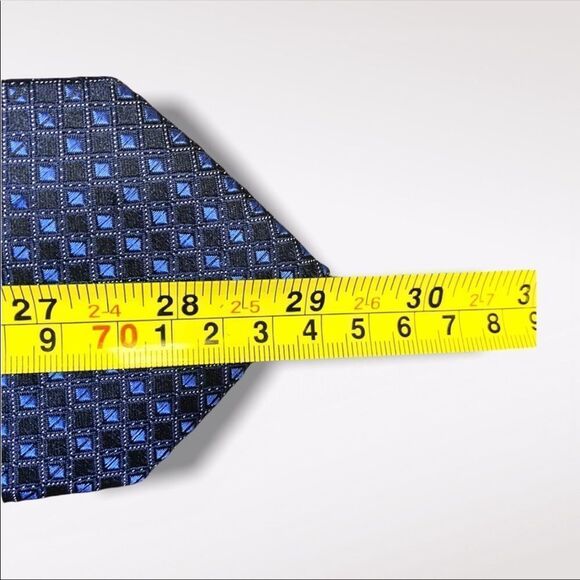 MICHALE KORS | Checkered Tie - Picture 5 of 5